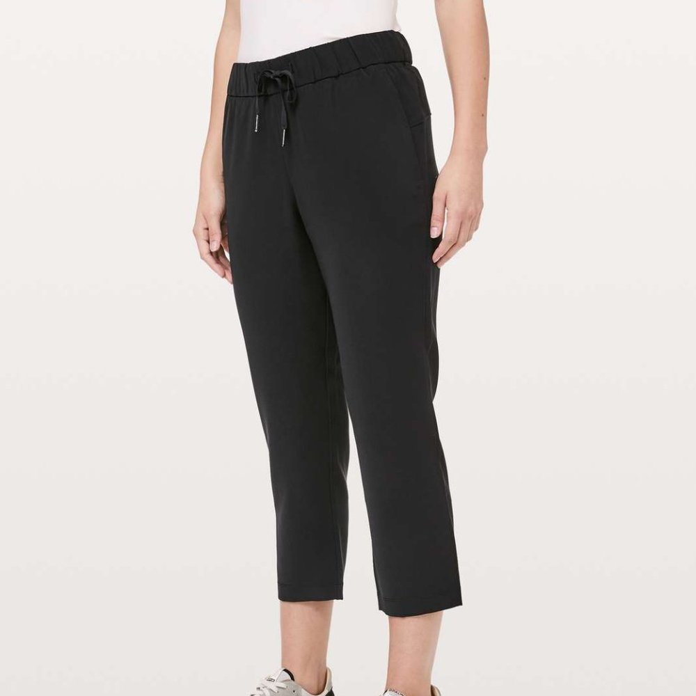 Lululemon On the Fly Mid Rise Cropped Pant Travel Woven (Black)